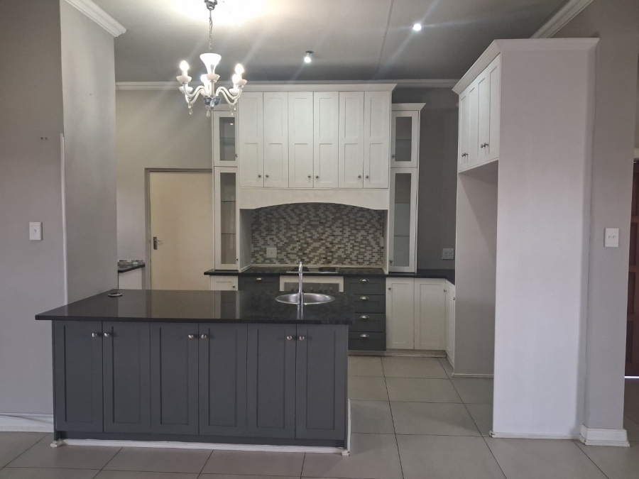To Let 3 Bedroom Property for Rent in Hillside Free State